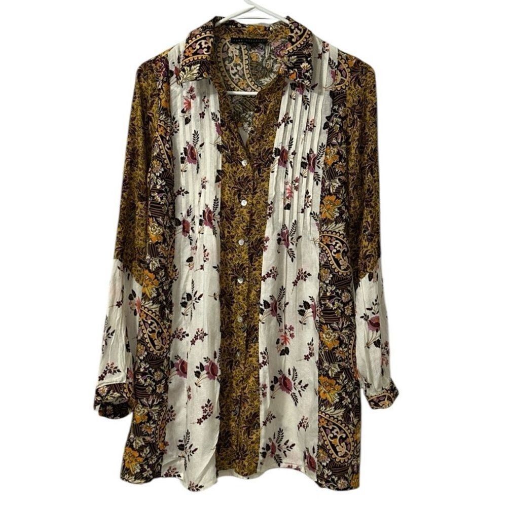 Jane and Delancey Floral Print Button Down
Top (Size Small)